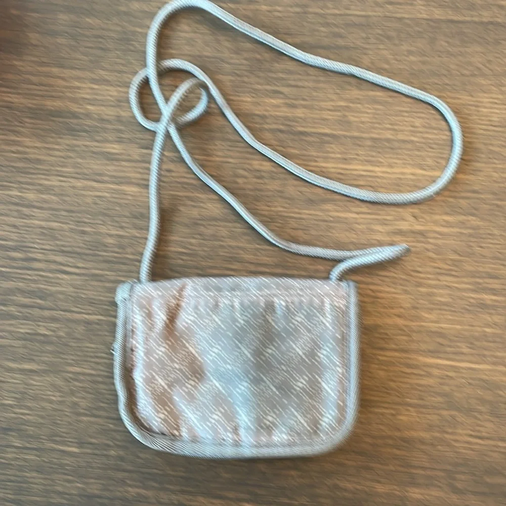 EDDIE BAUER ACTIVEWEAR CROSSBODY ORGANIZER MINI BAG Gray Cream Utility Pockets